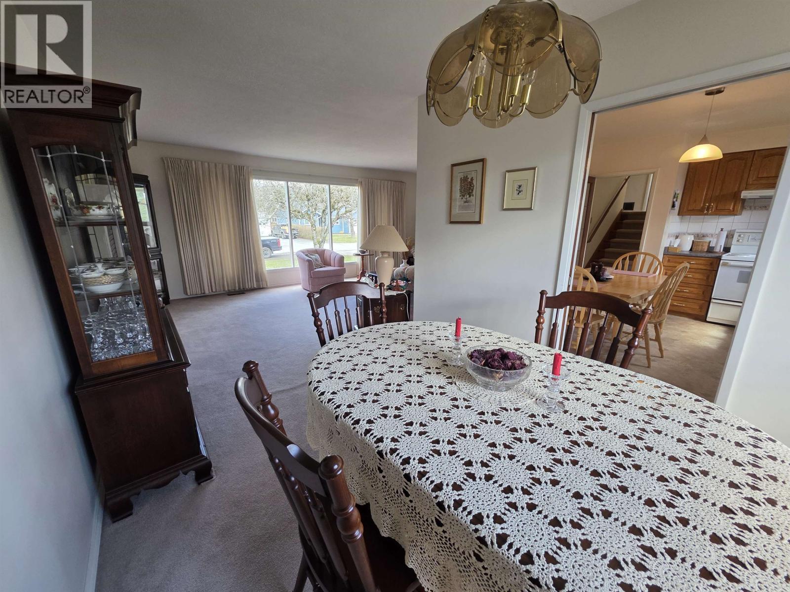 4815 Davis Avenue, Terrace, BC - Indoor Photo Showing Dining Room