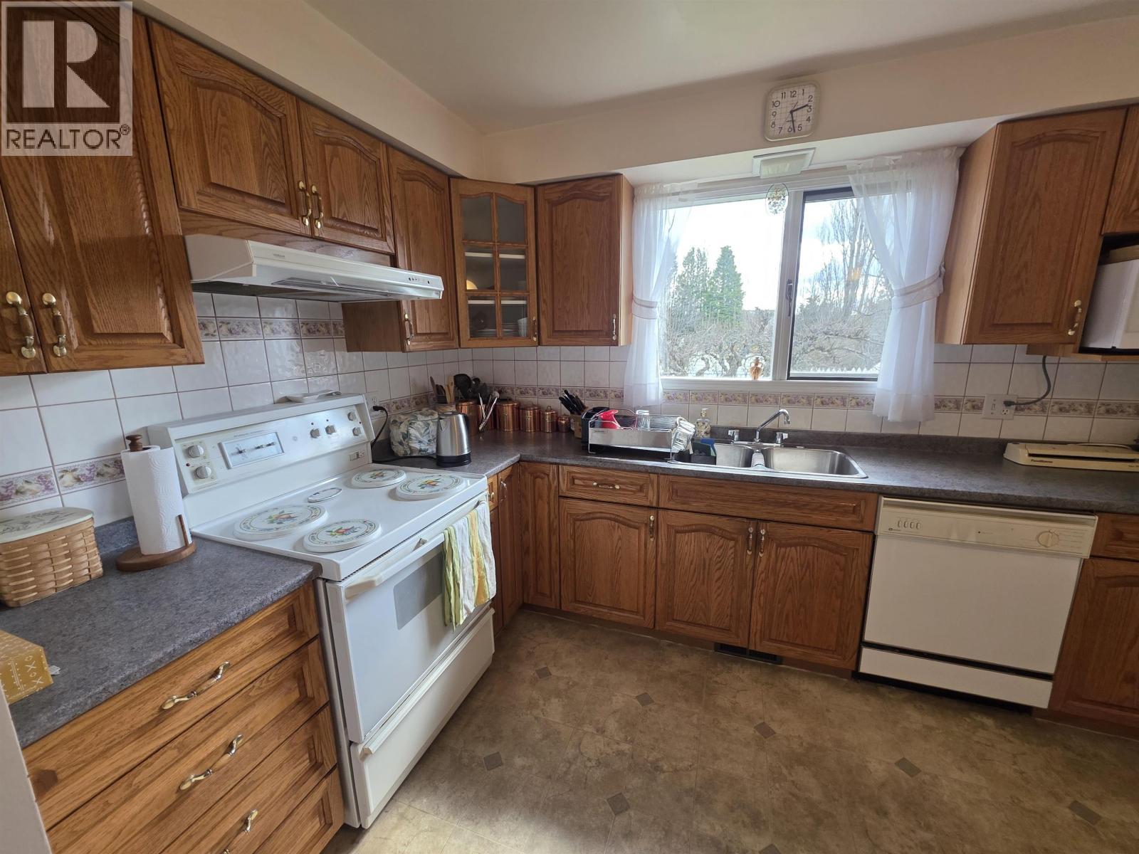 4815 Davis Avenue, Terrace, BC - Indoor Photo Showing Kitchen