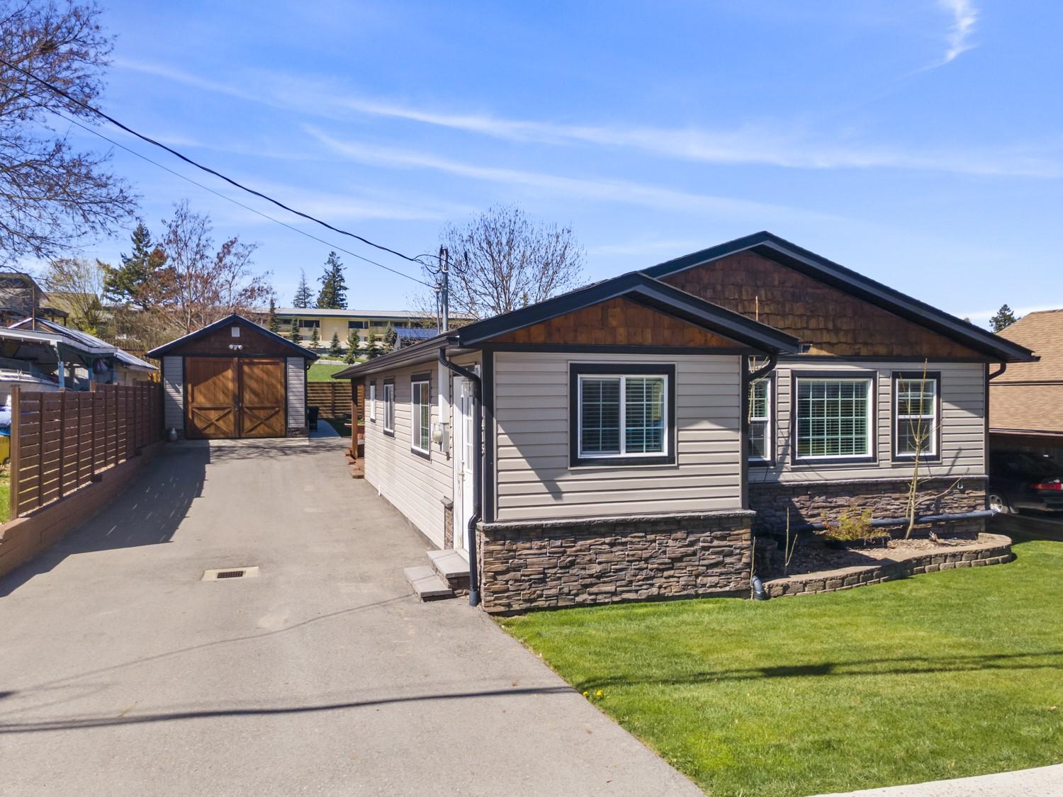 415 16Th Avenue, Creston, BC - Outdoor