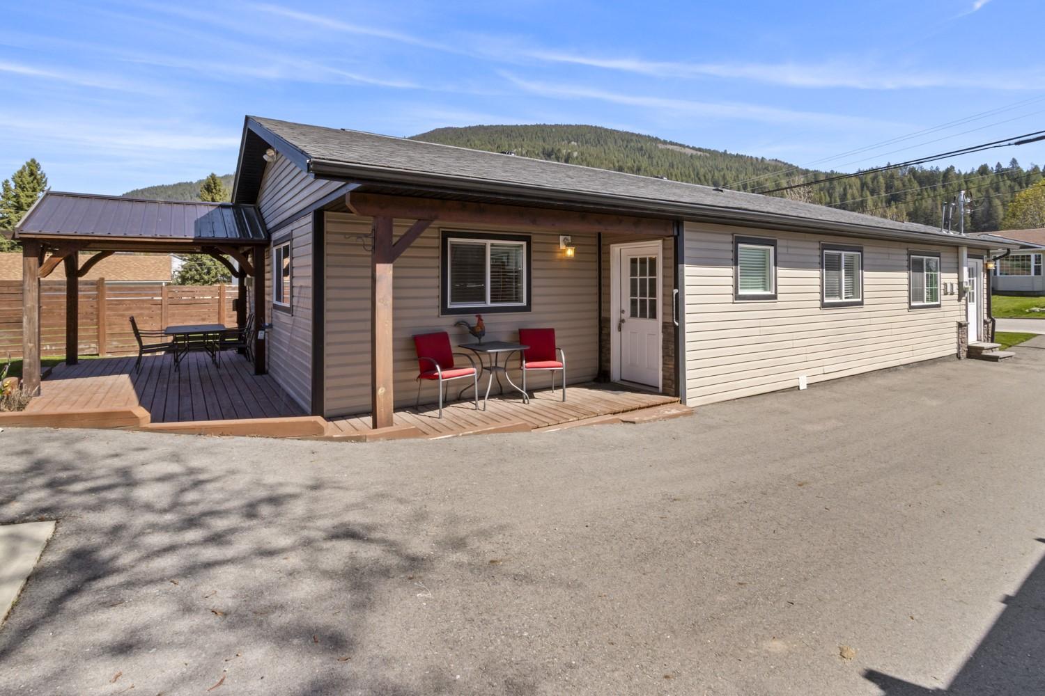 415 16Th Avenue, Creston, BC - Outdoor With Exterior