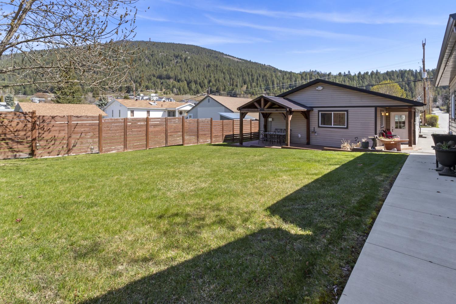 415 16Th Avenue, Creston, BC - Outdoor