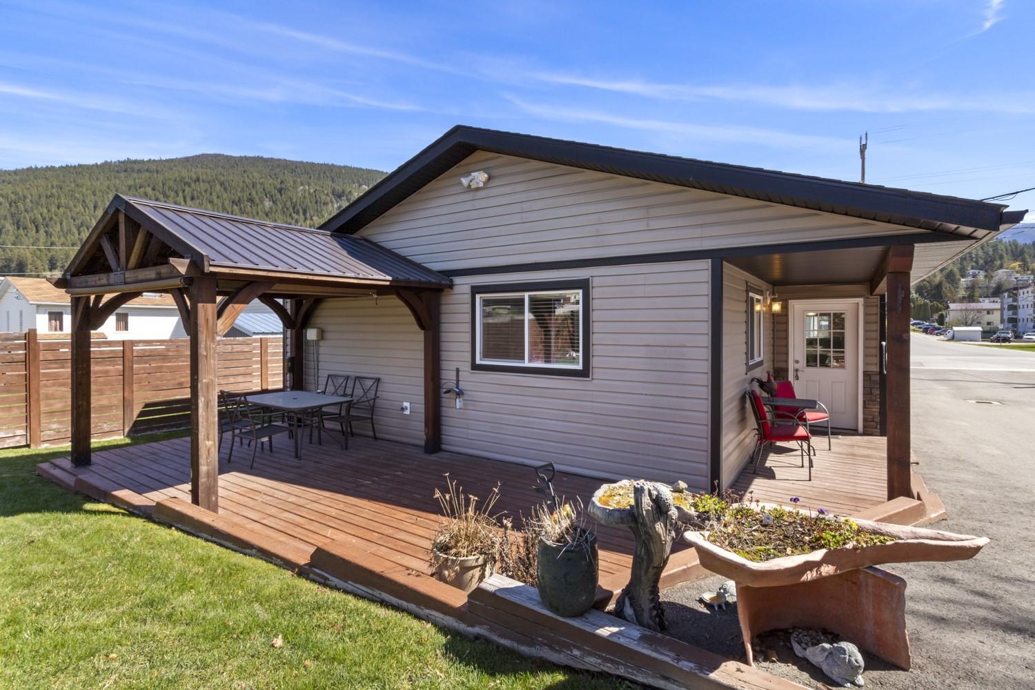 415 16Th Avenue, Creston, BC - Outdoor With Deck Patio Veranda With Exterior