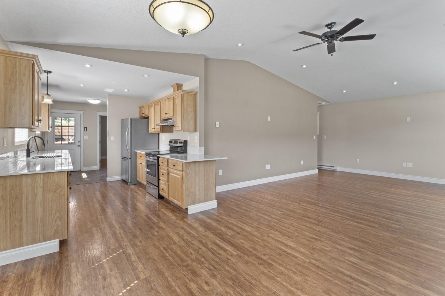 415 16Th Avenue, Creston, BC - Indoor Photo Showing Kitchen