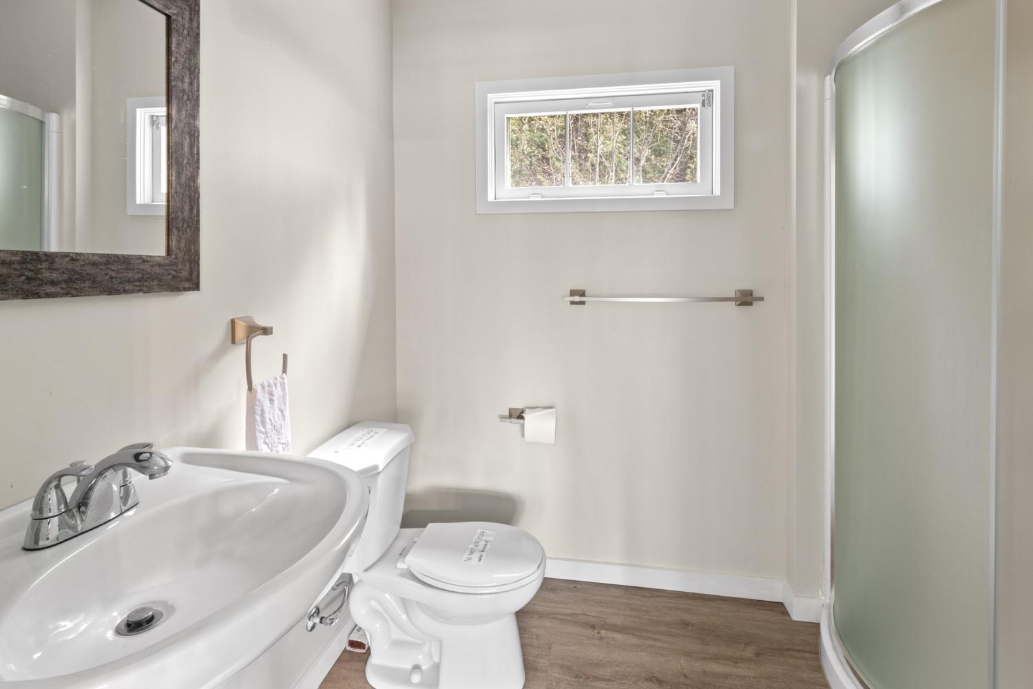 13507 3A Highway, Boswell, BC - Indoor Photo Showing Bathroom