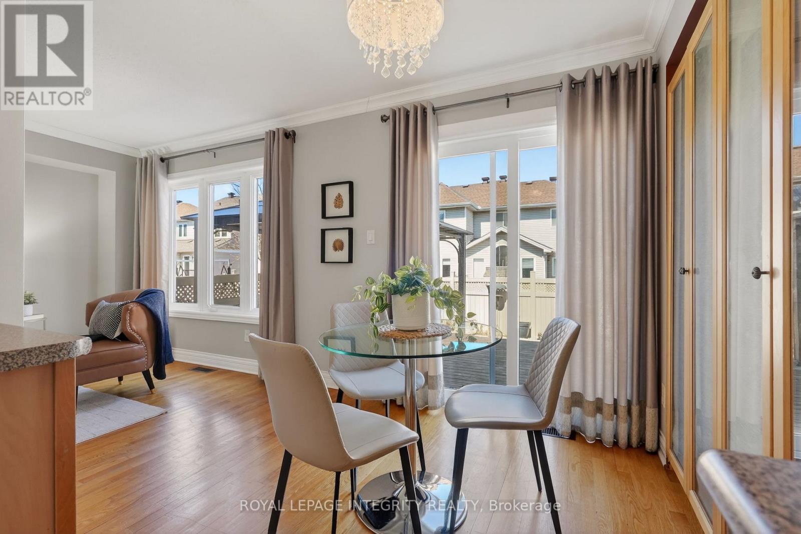 33 Grammercy Park, Ottawa, ON - Indoor Photo Showing Dining Room