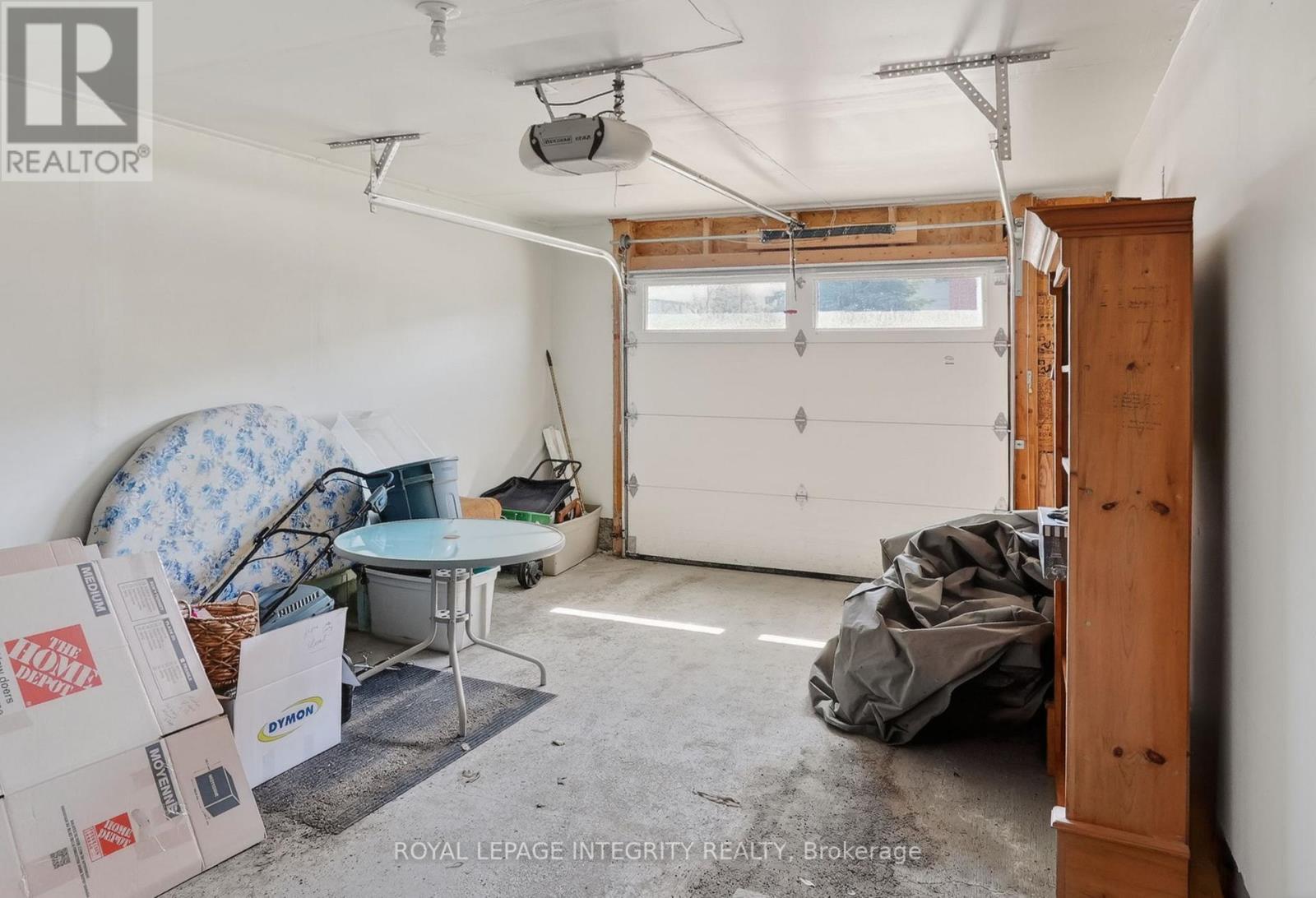 33 Grammercy Park, Ottawa, ON - Indoor Photo Showing Garage