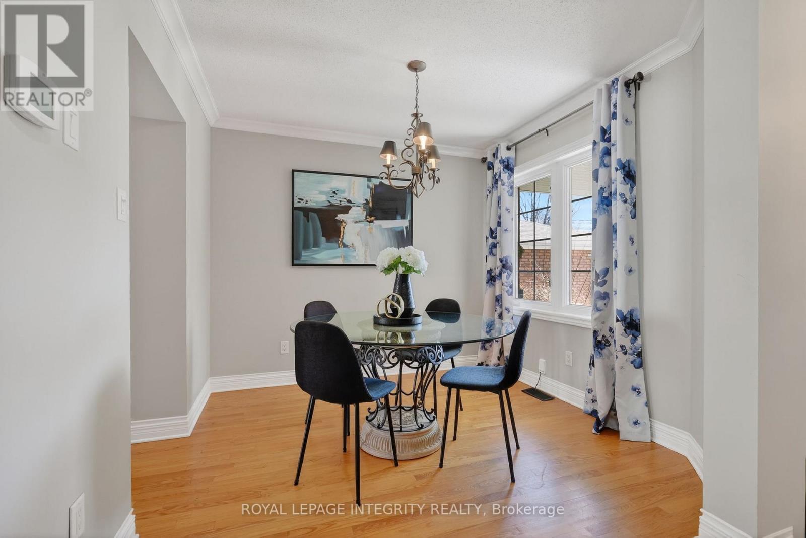 33 Grammercy Park, Ottawa, ON - Indoor Photo Showing Dining Room