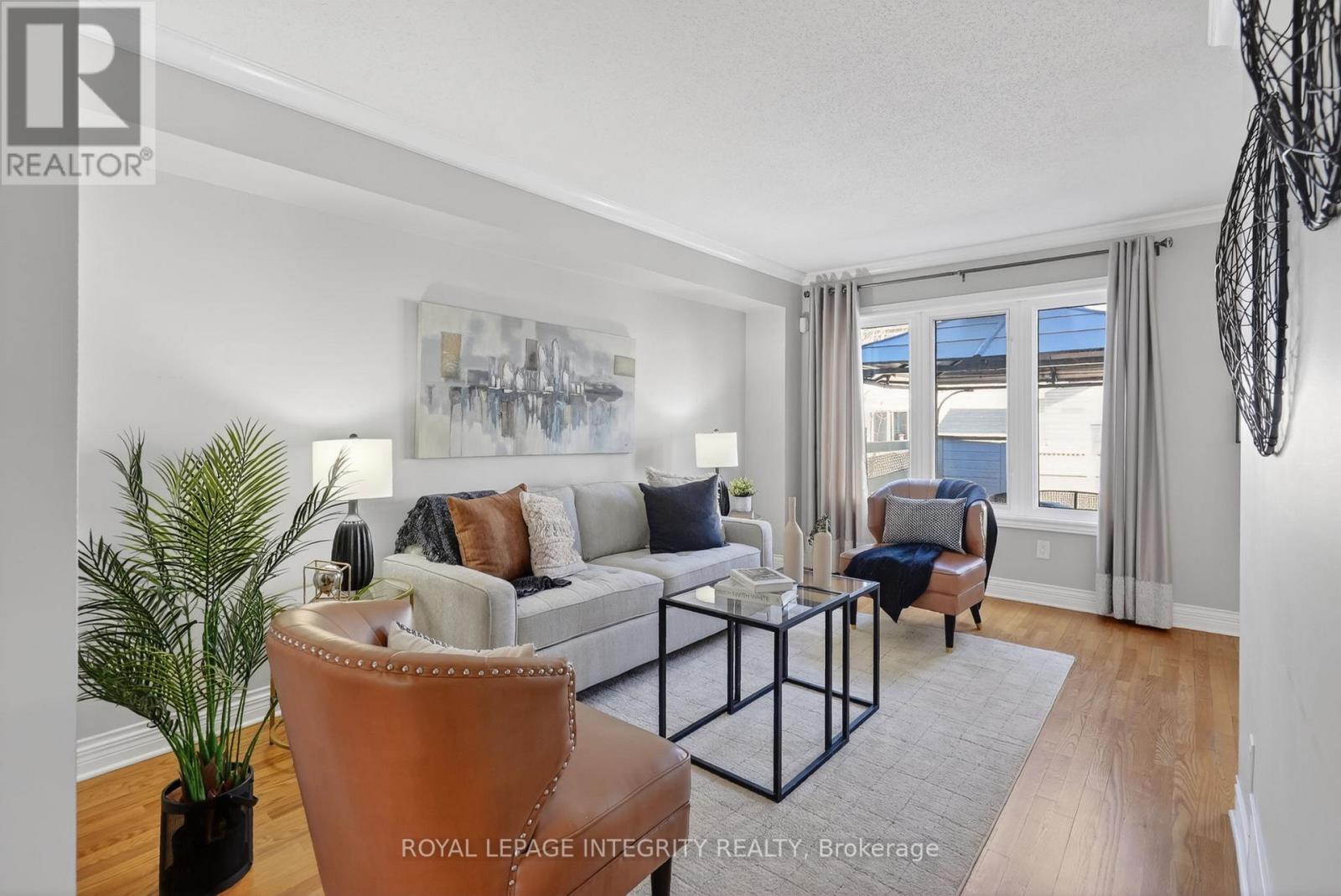 33 Grammercy Park, Ottawa, ON - Indoor Photo Showing Living Room