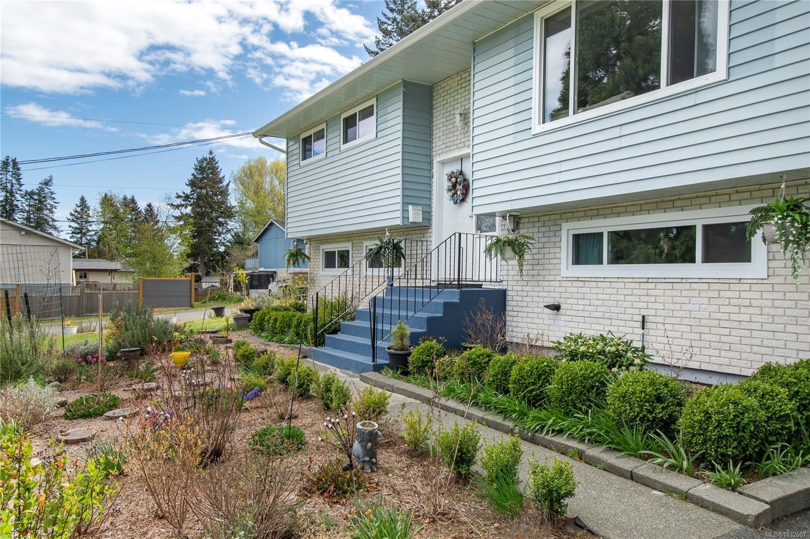 613 Nootka St, Comox, BC