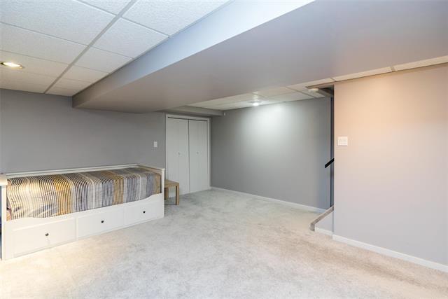 1212 Diplomat Dr, Winnipeg, MB