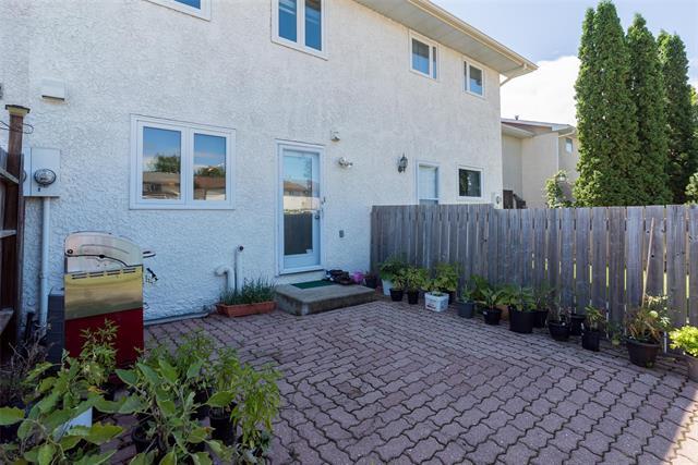 1212 Diplomat Dr, Winnipeg, MB