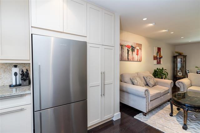 1212 Diplomat Dr, Winnipeg, MB