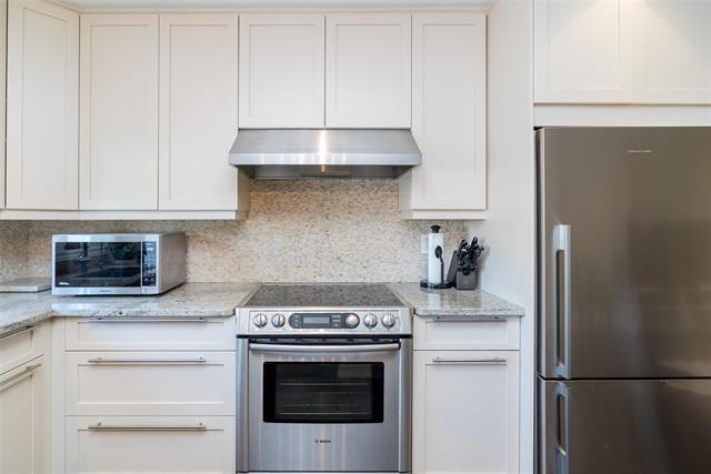 1212 Diplomat Dr, Winnipeg, MB