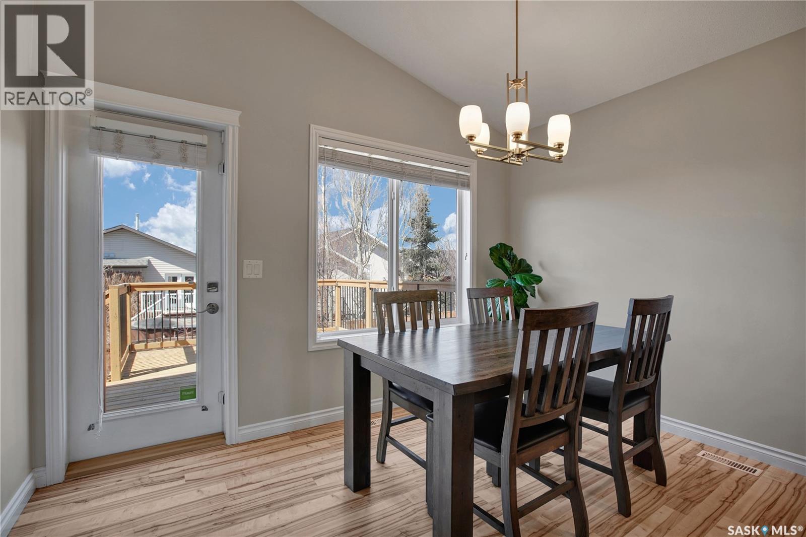 106 Bennion Crescent, Saskatoon, SK - Indoor Photo Showing Dining Room
