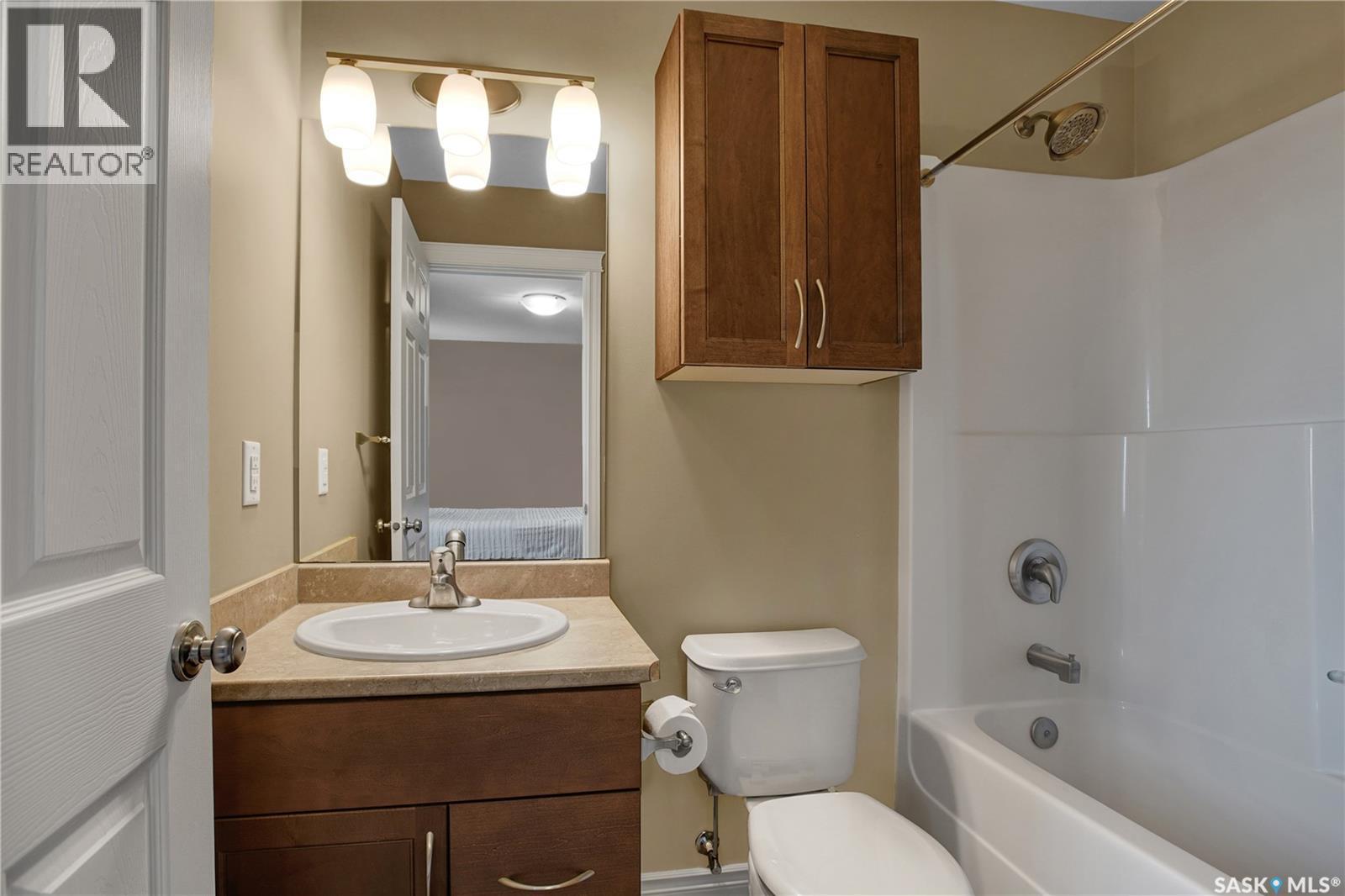 106 Bennion Crescent, Saskatoon, SK - Indoor Photo Showing Bathroom