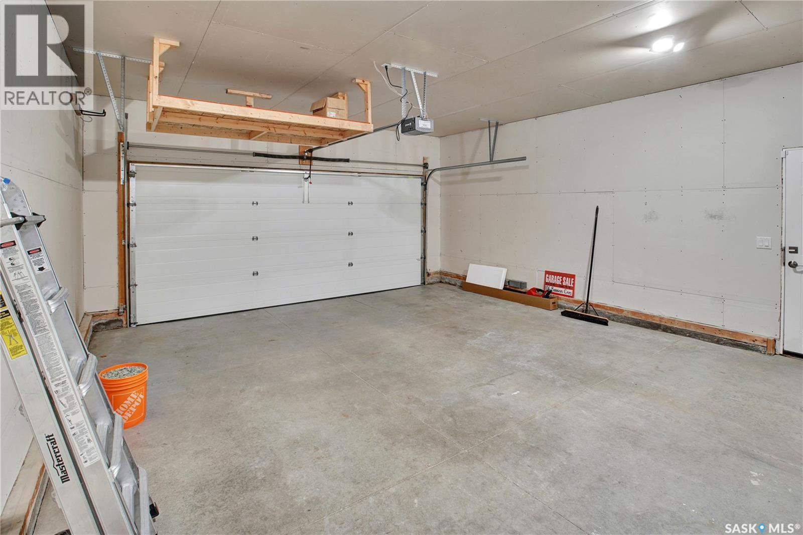 106 Bennion Crescent, Saskatoon, SK - Indoor Photo Showing Garage