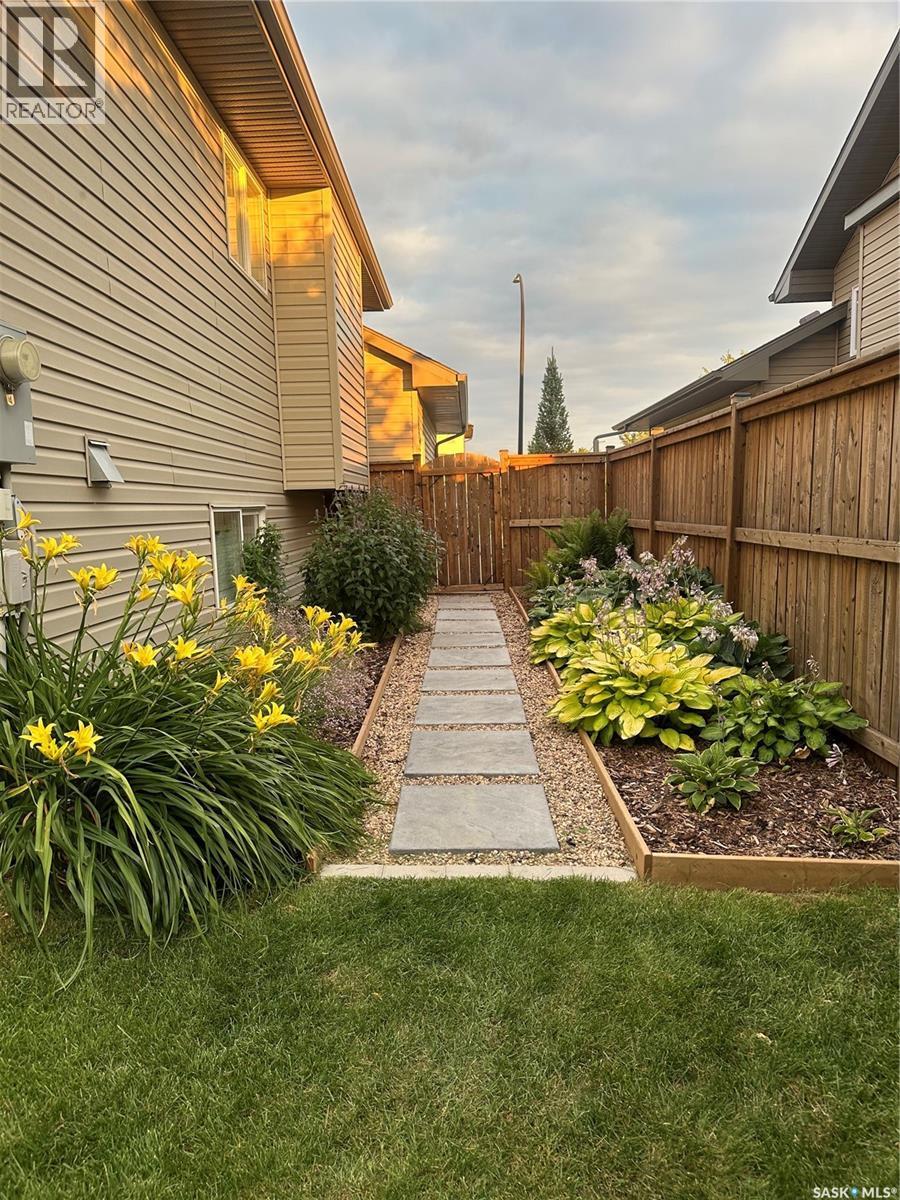 106 Bennion Crescent, Saskatoon, SK - Outdoor