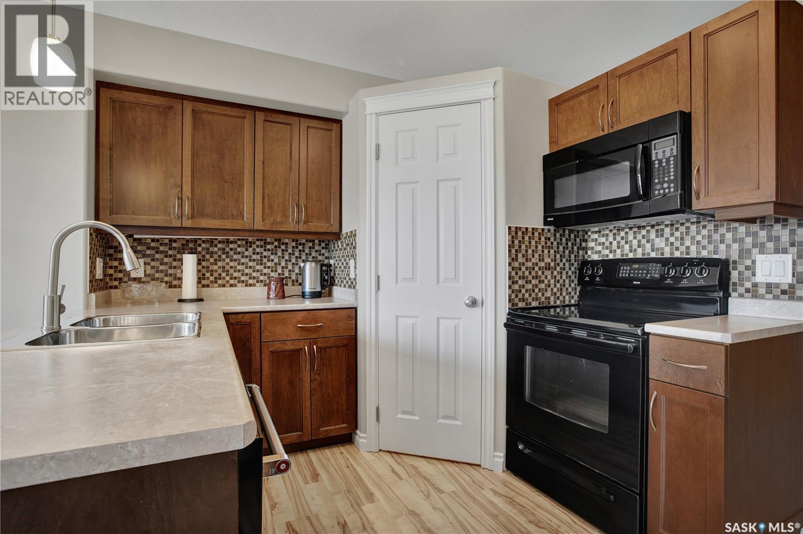106 Bennion Crescent, Saskatoon, SK - Indoor Photo Showing Kitchen With Double Sink
