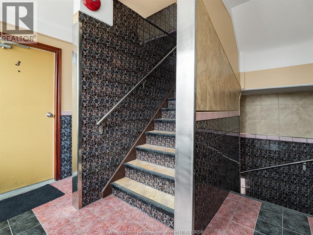 401 Parent, Windsor, ON - Indoor