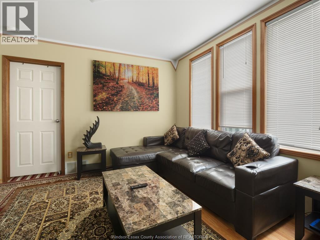 401 Parent, Windsor, ON - Indoor Photo Showing Living Room