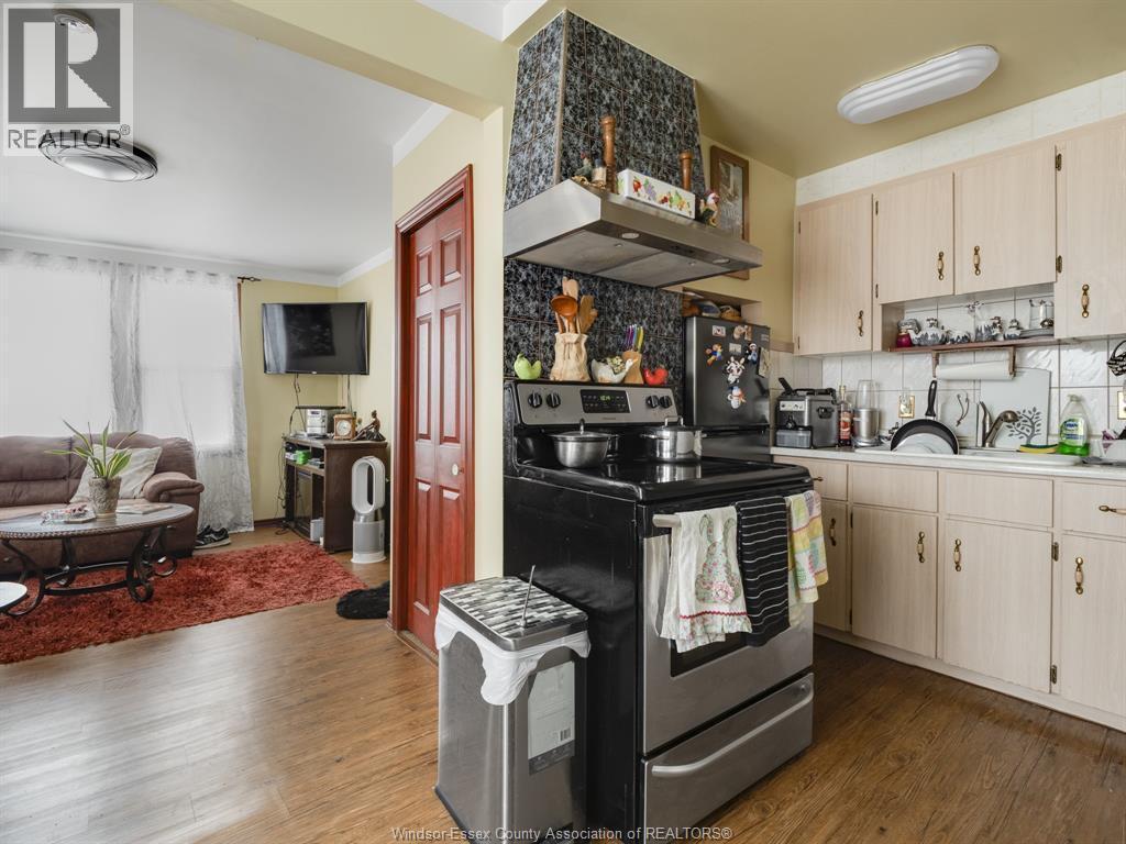 401 Parent, Windsor, ON - Indoor Photo Showing Kitchen