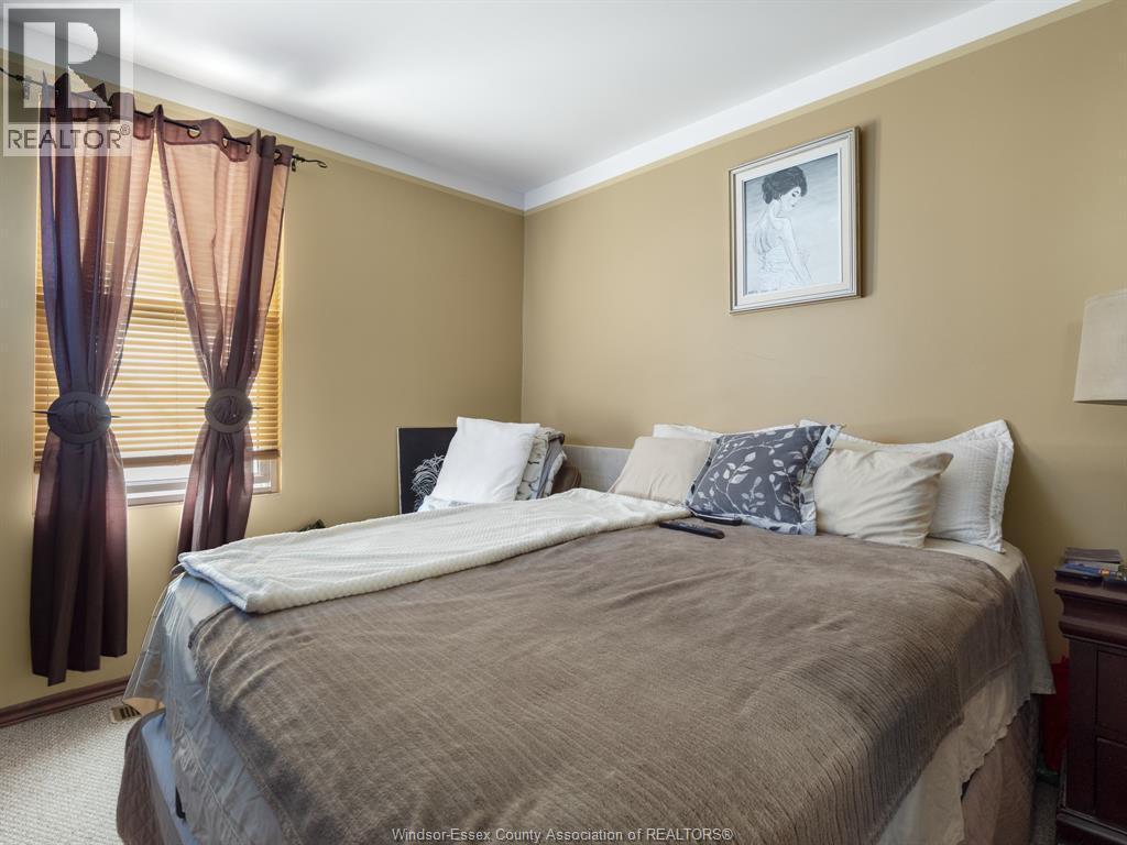 401 Parent, Windsor, ON - Indoor Photo Showing Bedroom
