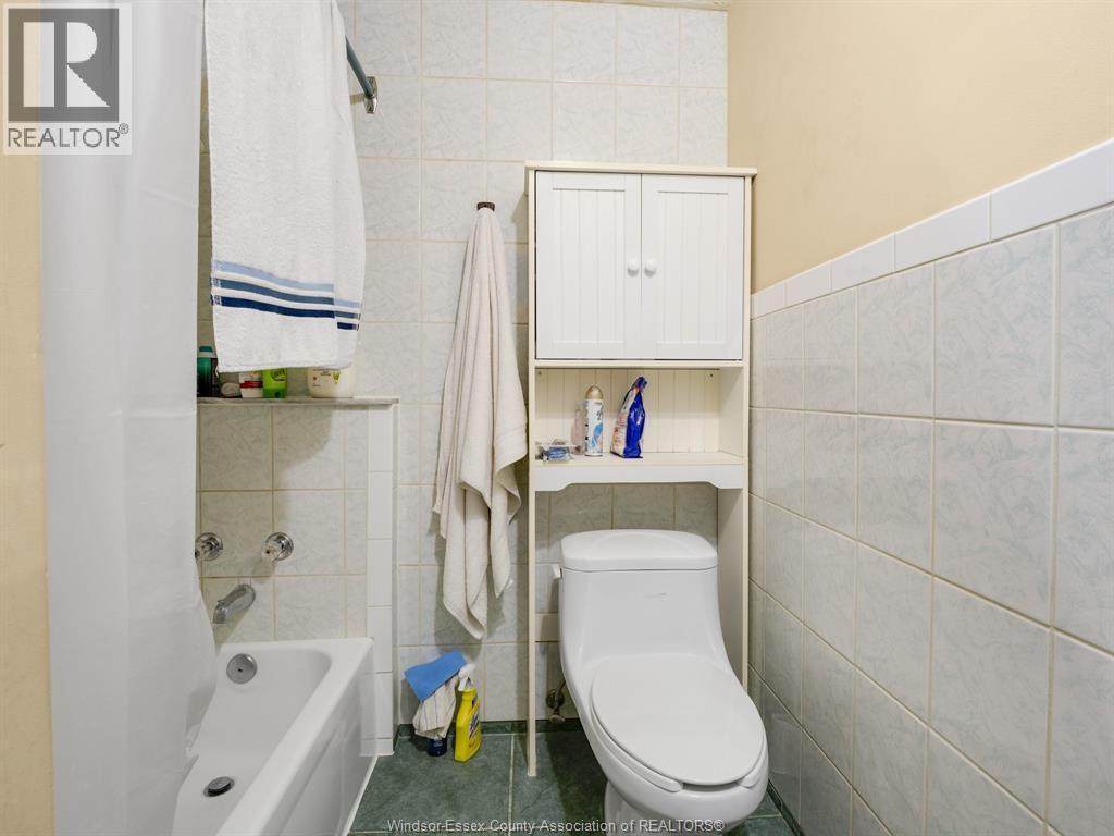 401 Parent, Windsor, ON - Indoor Photo Showing Bathroom
