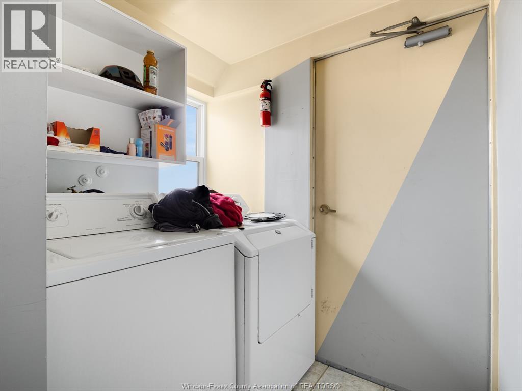 401 Parent, Windsor, ON - Indoor Photo Showing Laundry Room