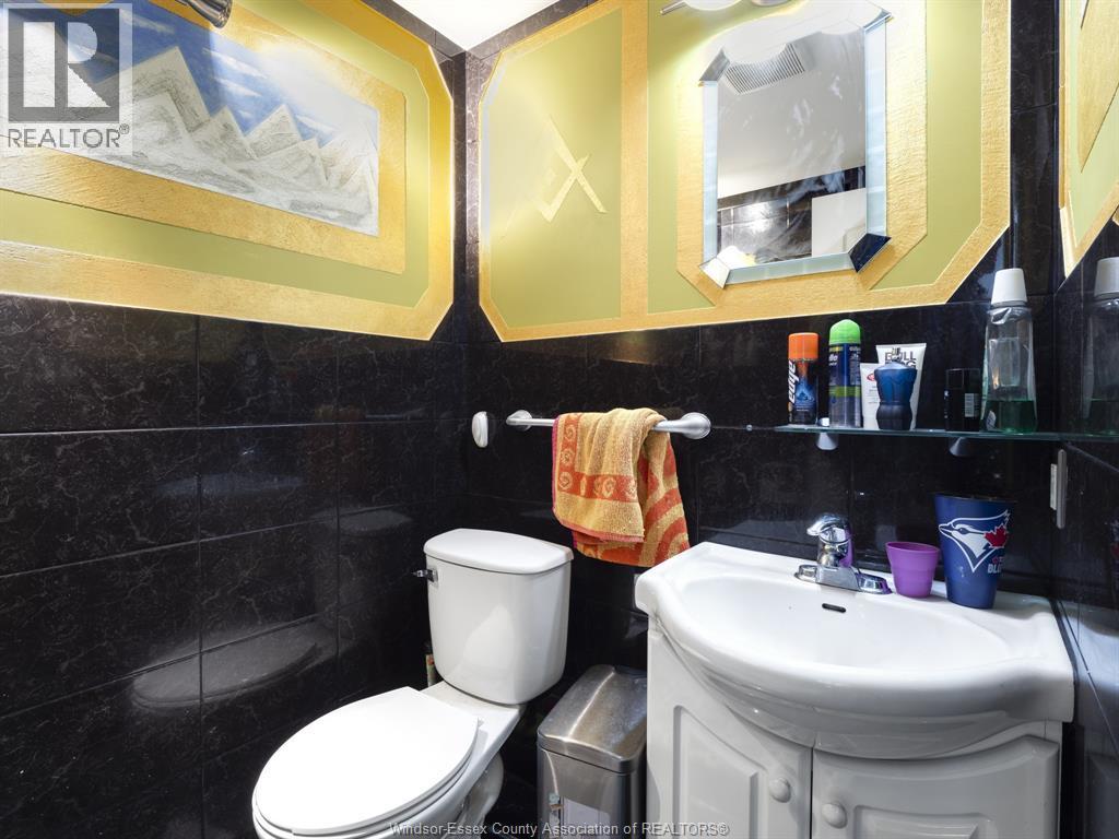 401 Parent, Windsor, ON - Indoor Photo Showing Bathroom