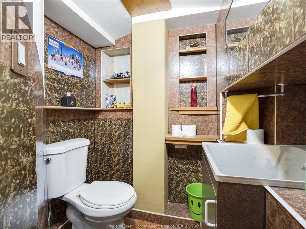 401 Parent, Windsor, ON - Indoor Photo Showing Bathroom