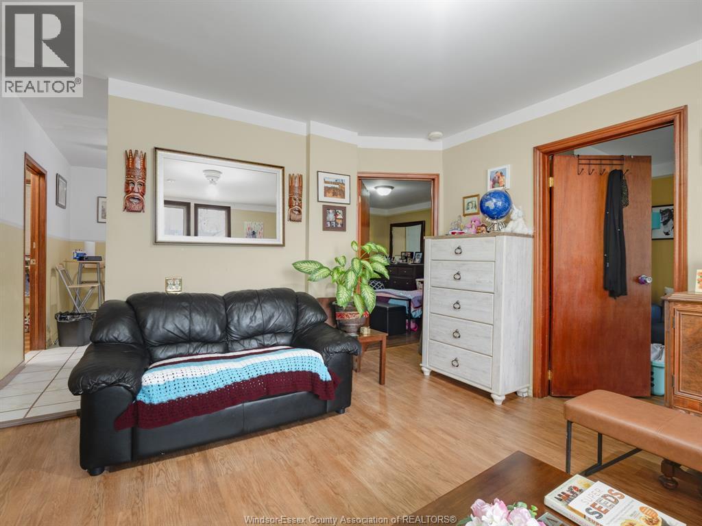 401 Parent, Windsor, ON - Indoor Photo Showing Living Room