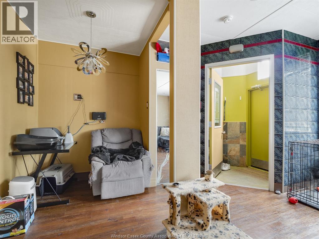 401 Parent, Windsor, ON - Indoor Photo Showing Other Room