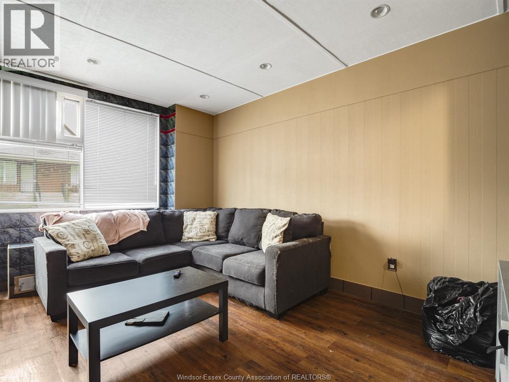 401 Parent, Windsor, ON - Indoor Photo Showing Living Room