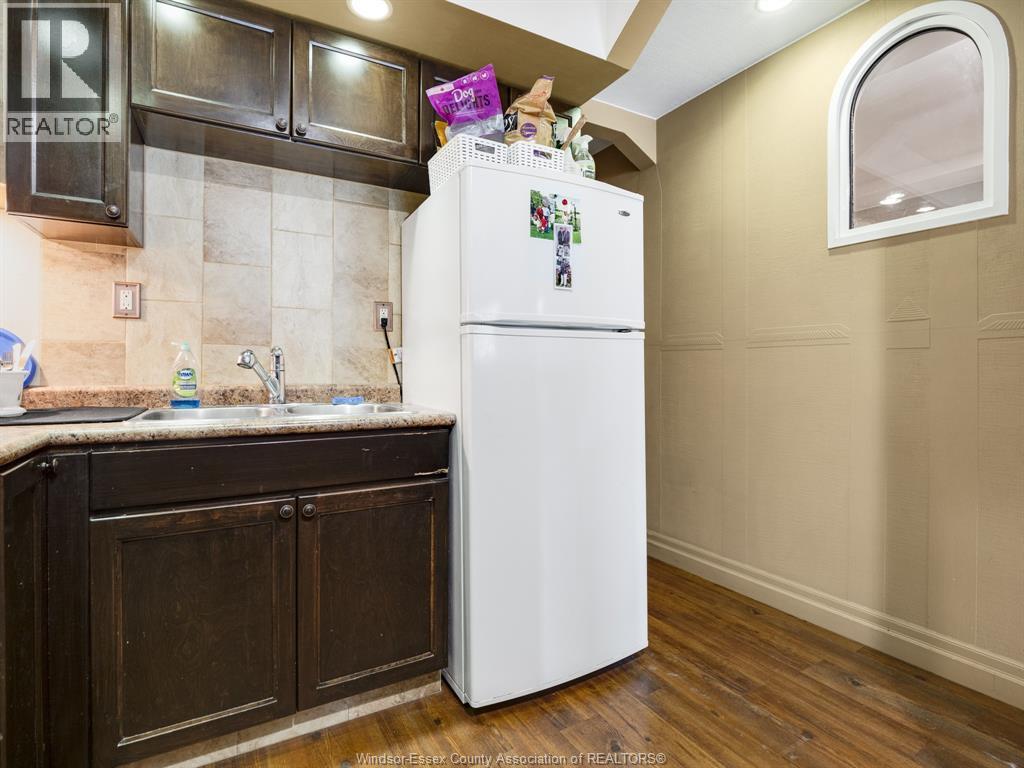 401 Parent, Windsor, ON - Indoor Photo Showing Kitchen