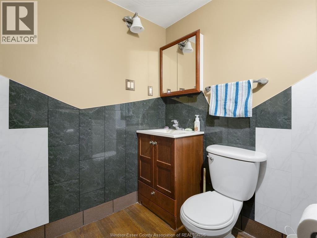 401 Parent, Windsor, ON - Indoor Photo Showing Bathroom