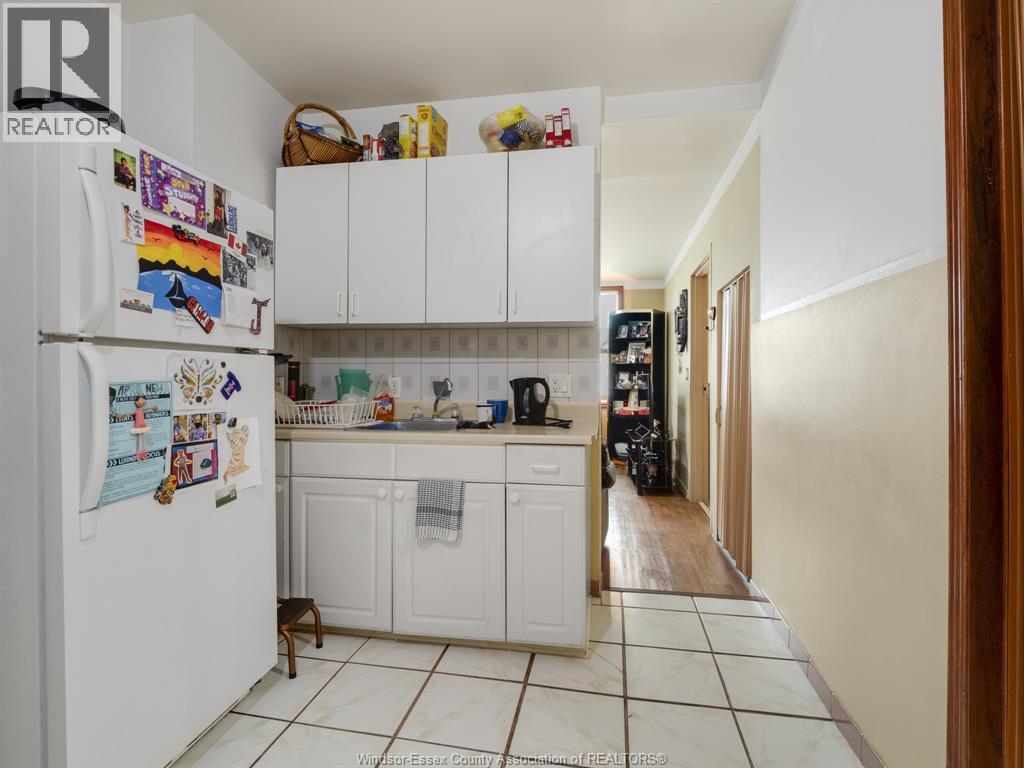 401 Parent, Windsor, ON - Indoor