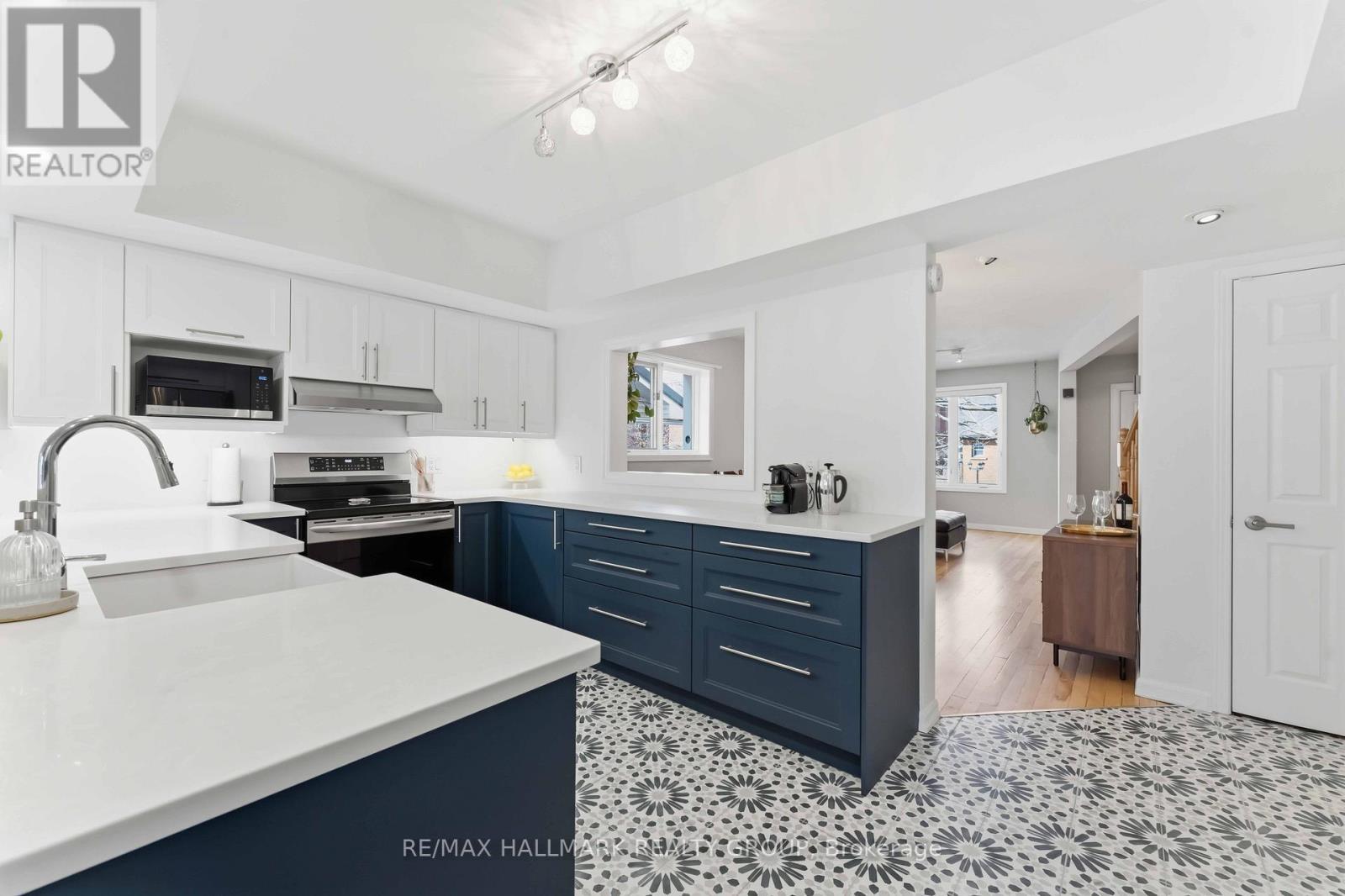 57 Rosemere Avenue, Ottawa, ON - Indoor Photo Showing Kitchen