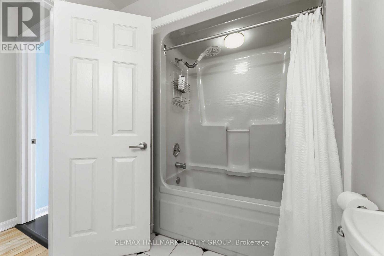 57 Rosemere Avenue, Ottawa, ON - Indoor Photo Showing Bathroom