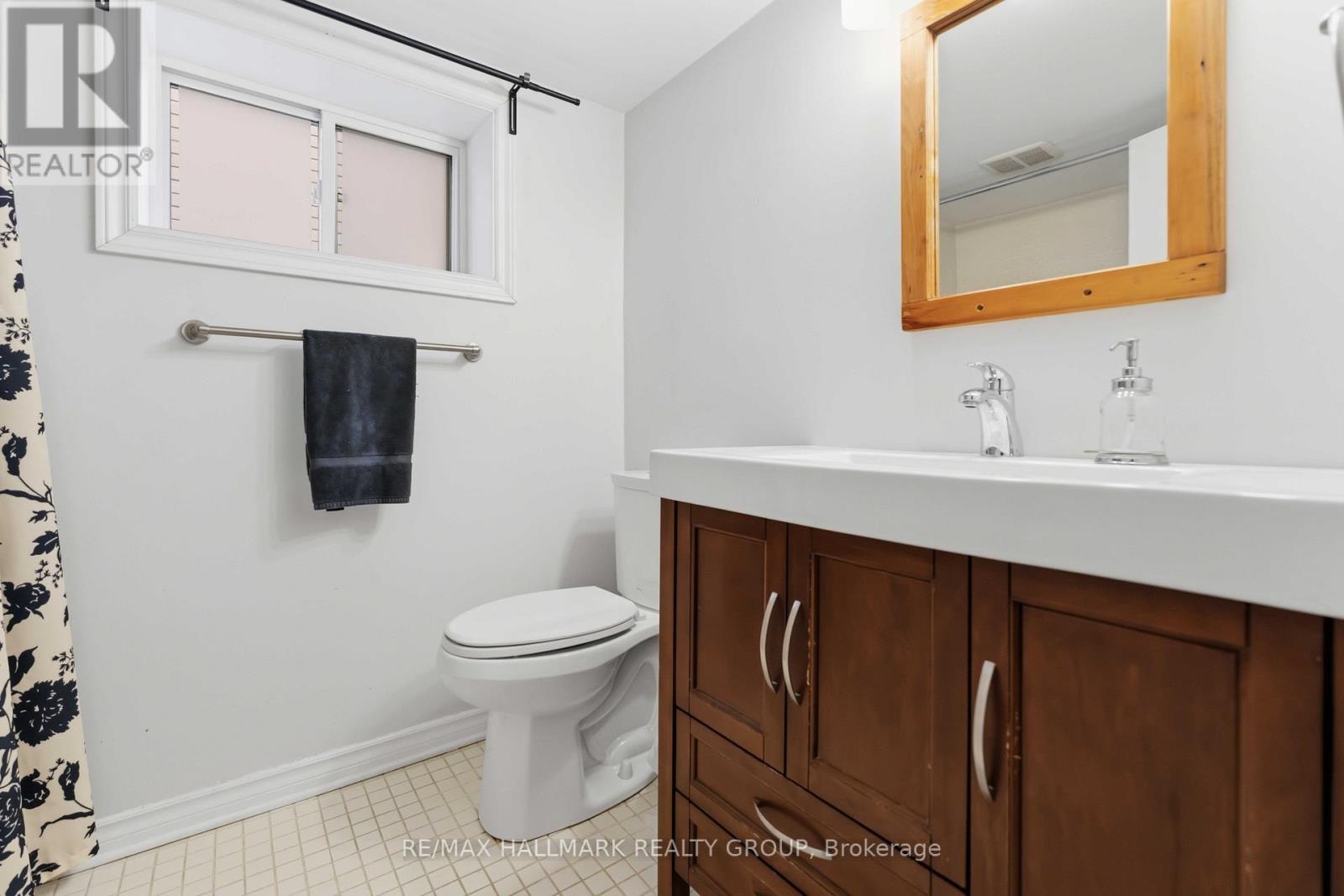 57 Rosemere Avenue, Ottawa, ON - Indoor Photo Showing Bathroom