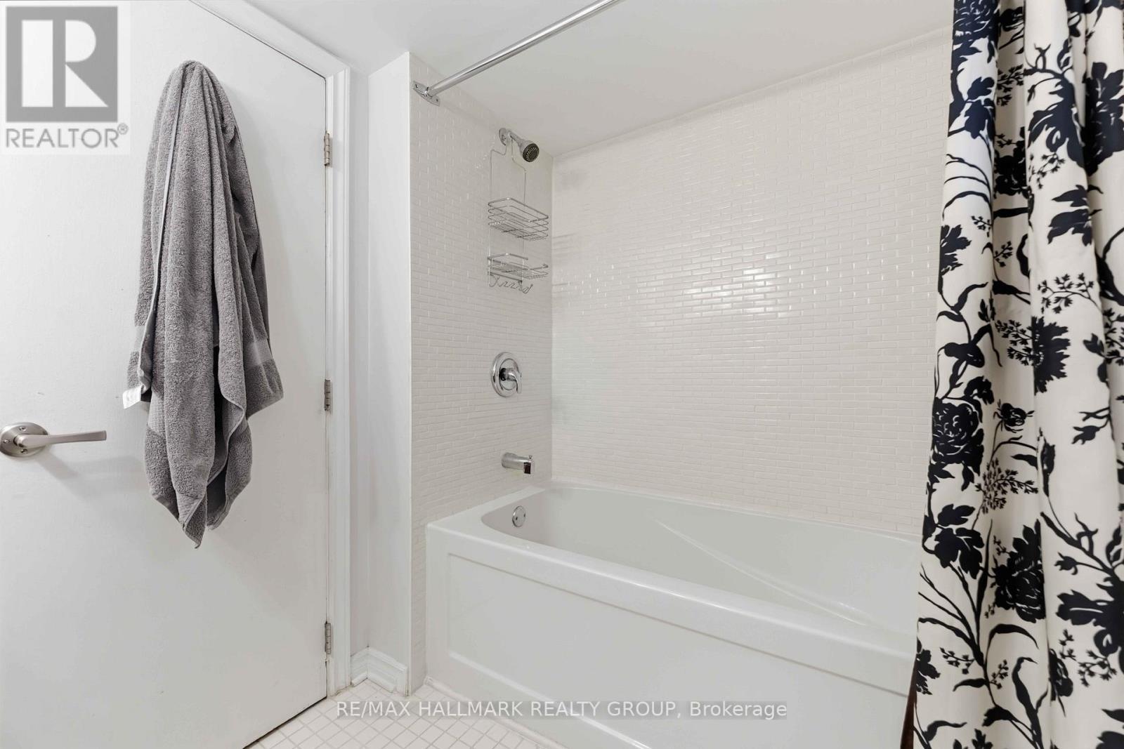 57 Rosemere Avenue, Ottawa, ON - Indoor Photo Showing Bathroom
