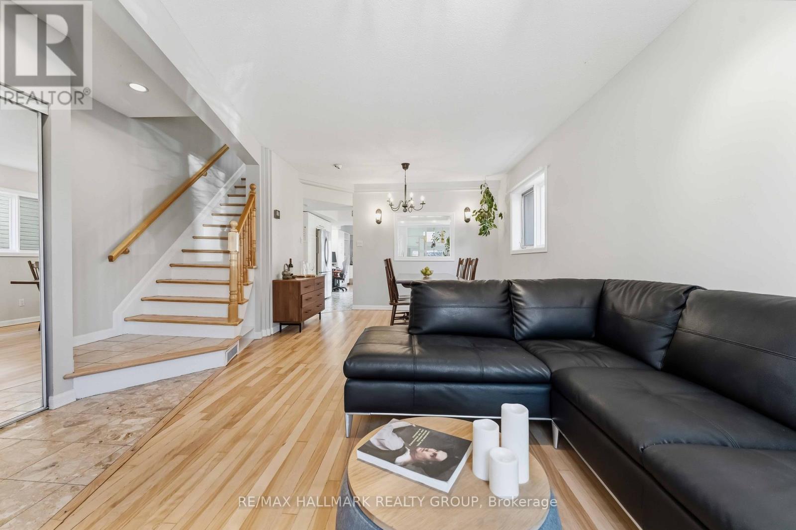 57 Rosemere Avenue, Ottawa, ON - Indoor Photo Showing Living Room