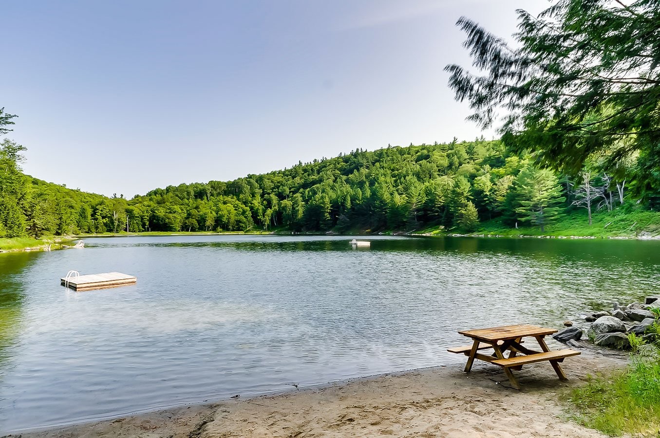 Accès au plan d'eau - 15 Rue De St-Moritz, Cantley, QC