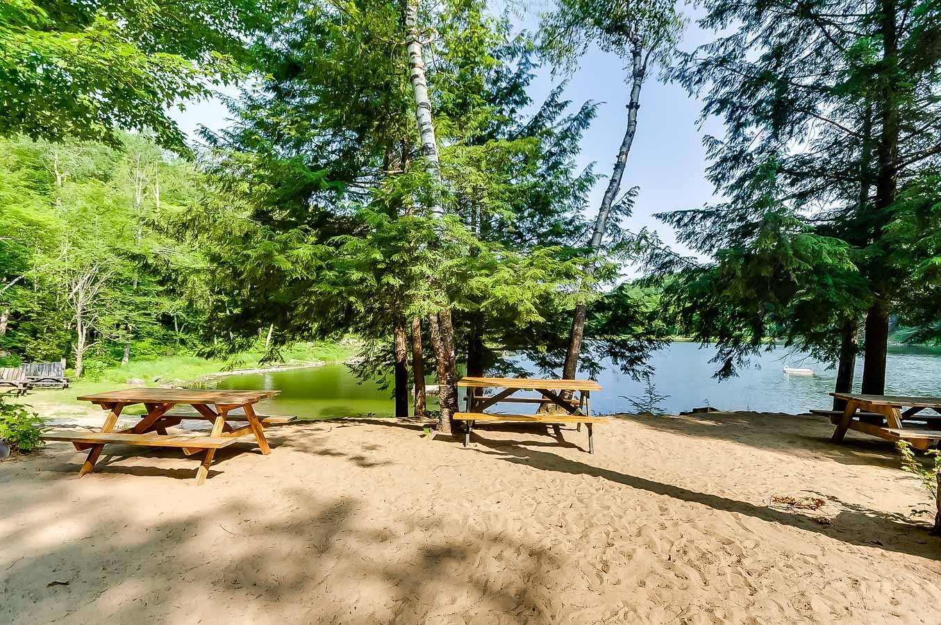 Accès au plan d'eau - 15 Rue De St-Moritz, Cantley, QC