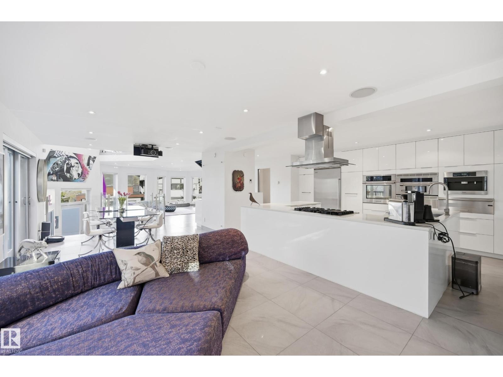 10065 90 Av Nw, Edmonton, AB - Indoor