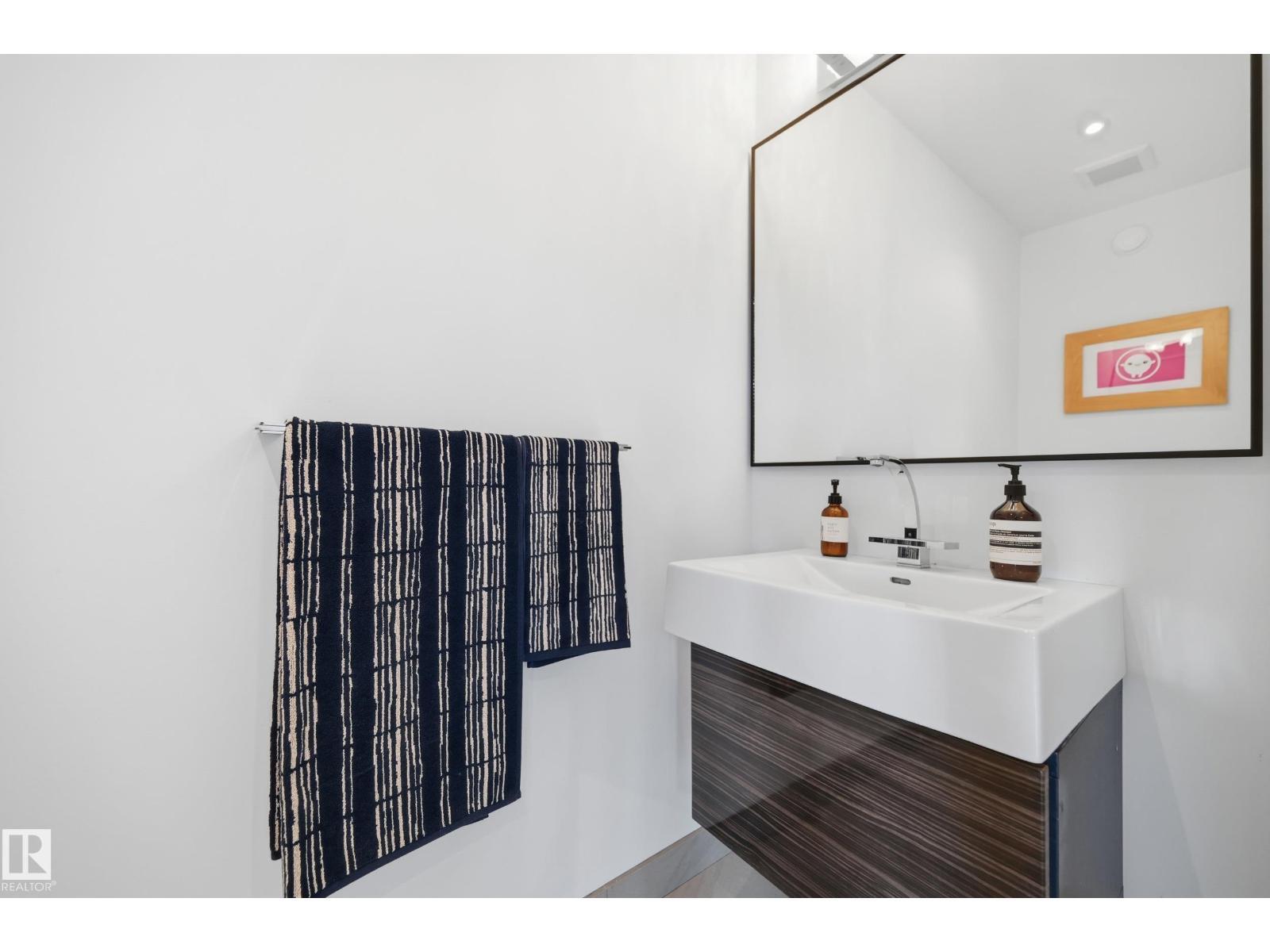 10065 90 Av Nw, Edmonton, AB - Indoor