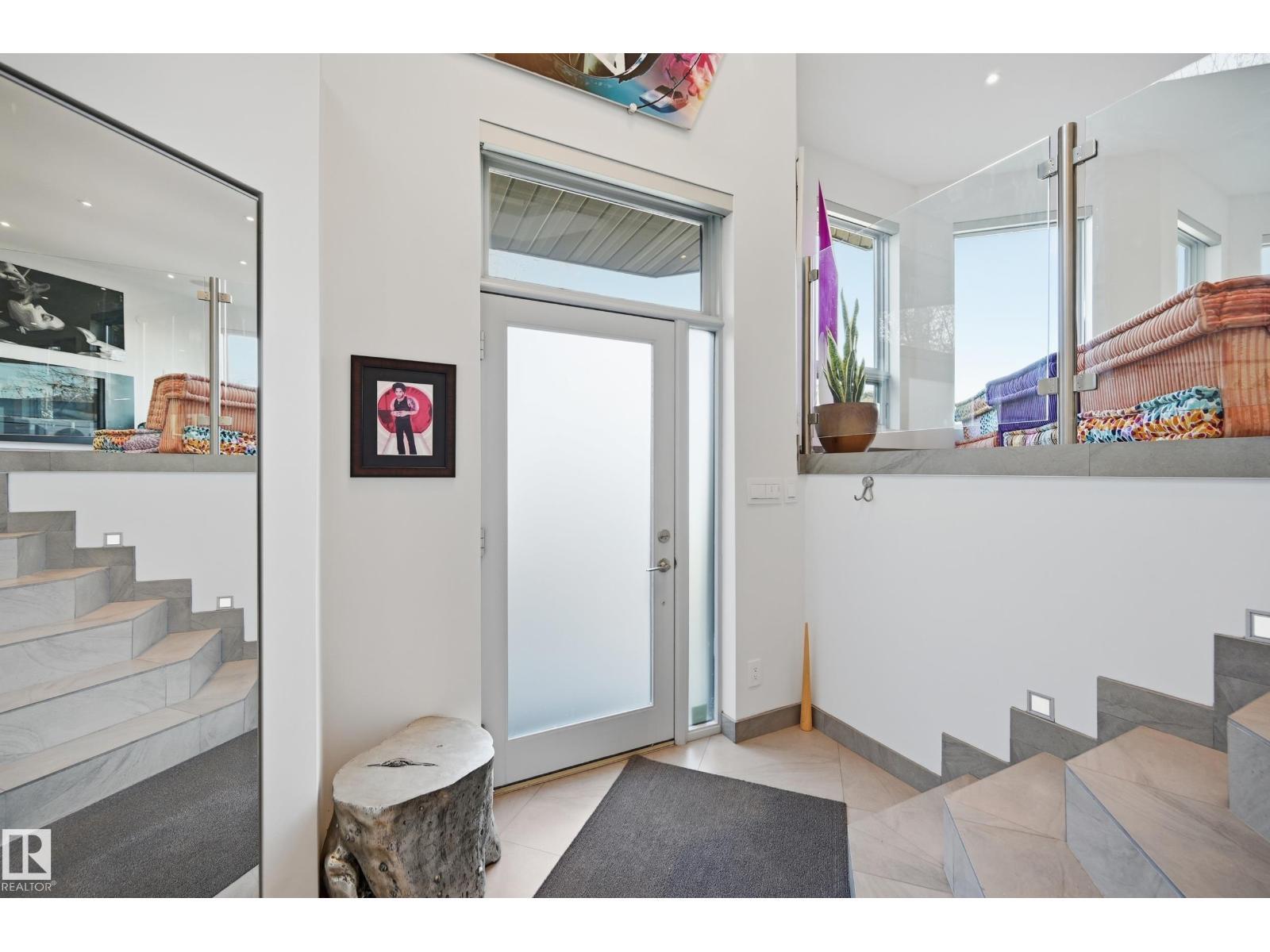 10065 90 Av Nw, Edmonton, AB - Indoor Photo Showing Other Room