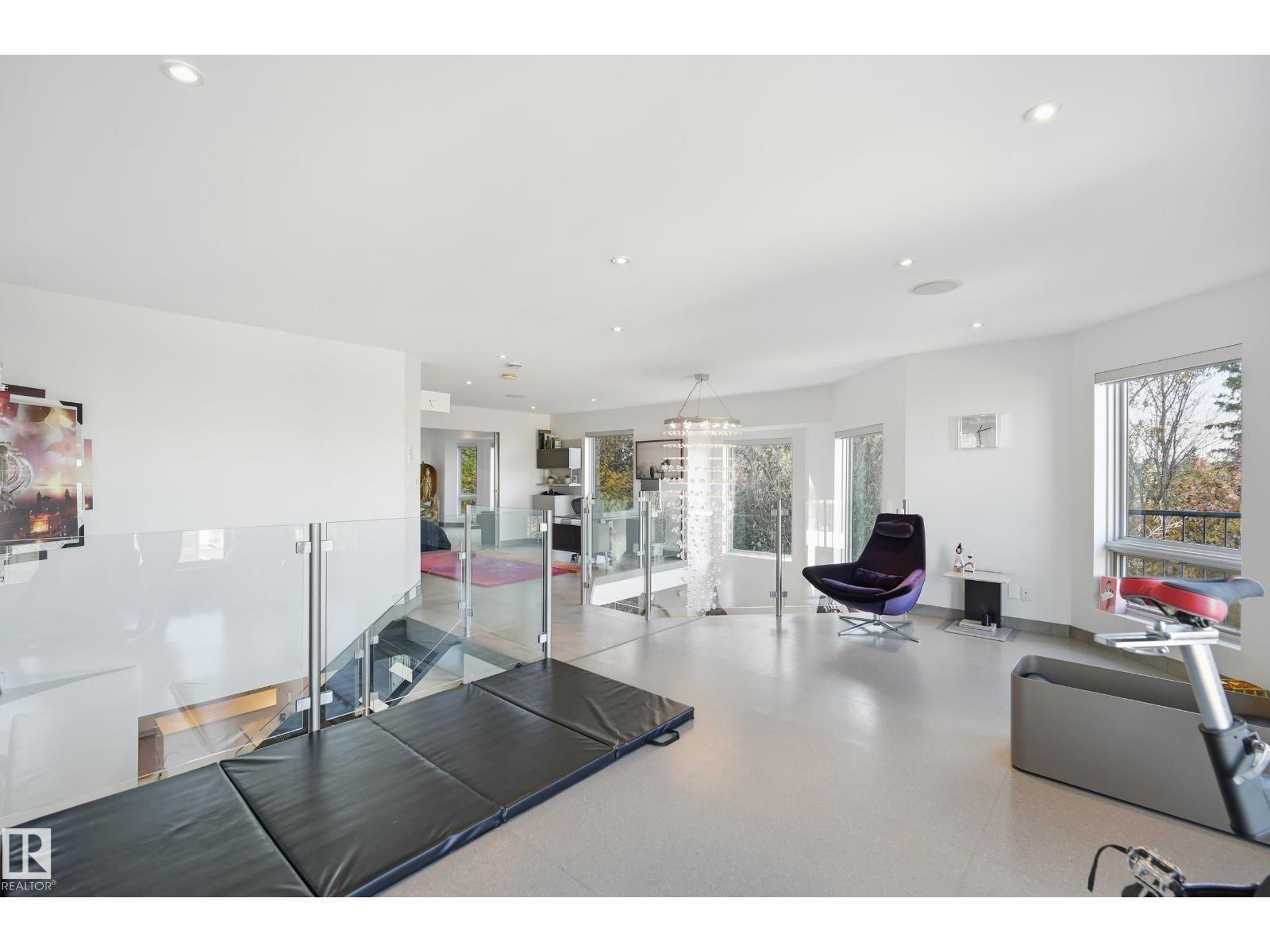 10065 90 Av Nw, Edmonton, AB - Indoor