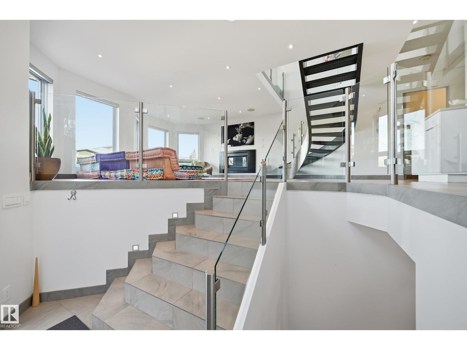 10065 90 Av Nw, Edmonton, AB - Indoor