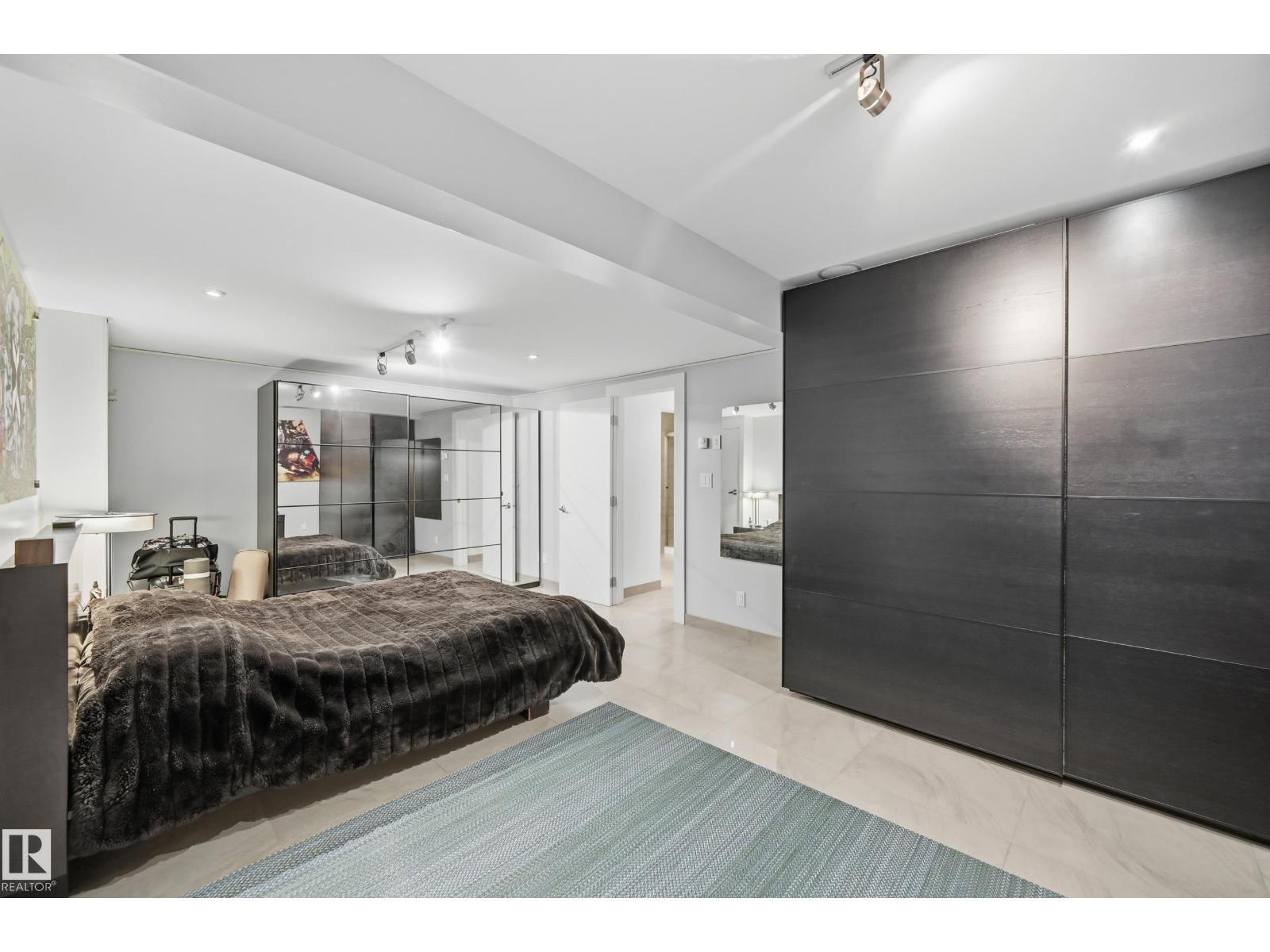 10065 90 Av Nw, Edmonton, AB - Indoor