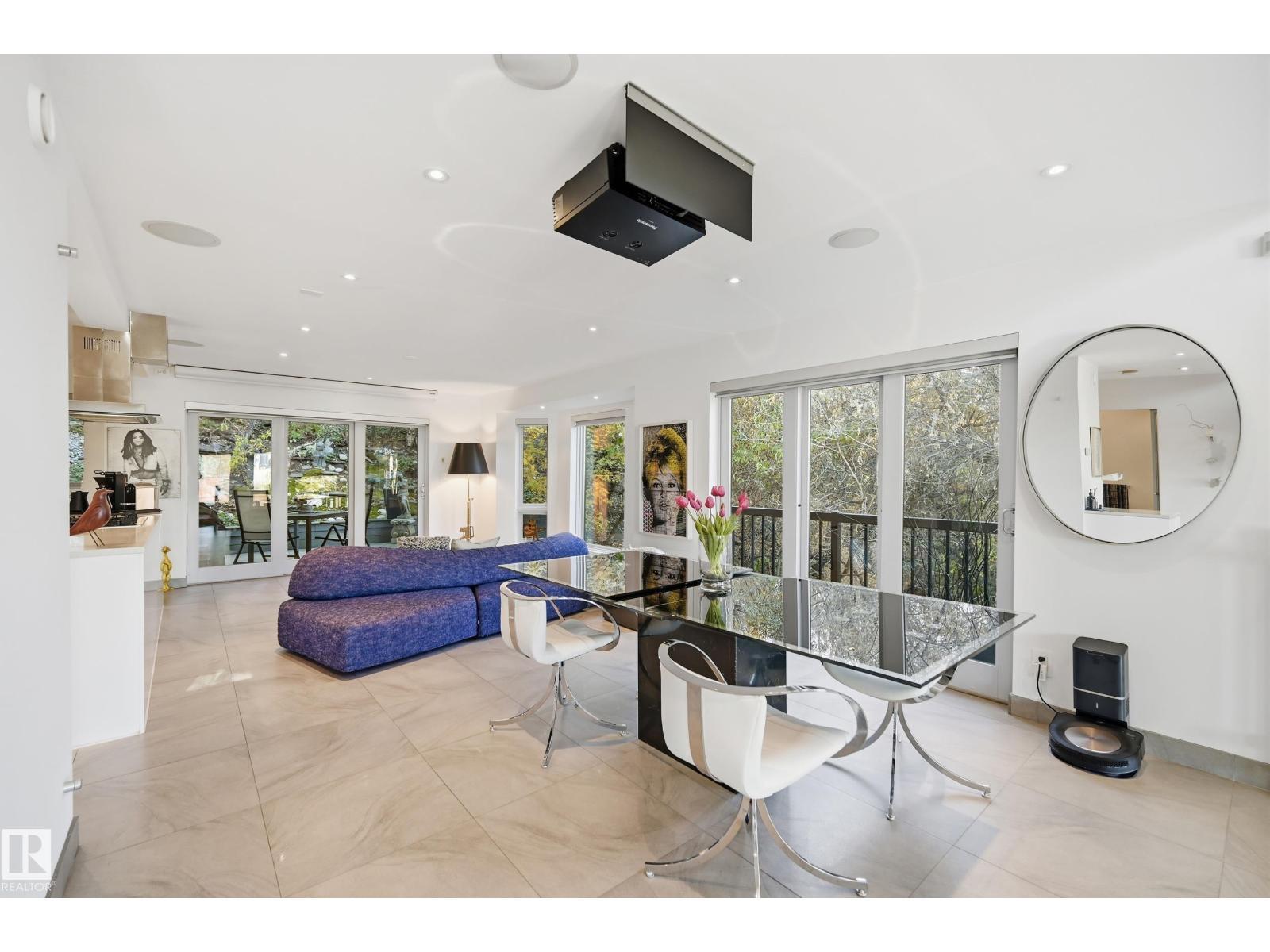 10065 90 Av Nw, Edmonton, AB - Indoor